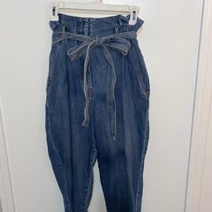 H&M PAPERBAG WAIST MOM JEANS SIZE 10